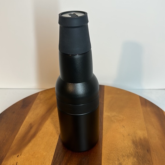 Asobu Black Frosty Beer Cooler keeps your beer chilled for hours! - Picture 7 of 17